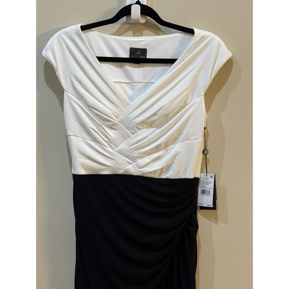 Adrianna Papell‎ Women's Pleated Layered Gown Size 4 Black And Ivory - Picture 5 of 9